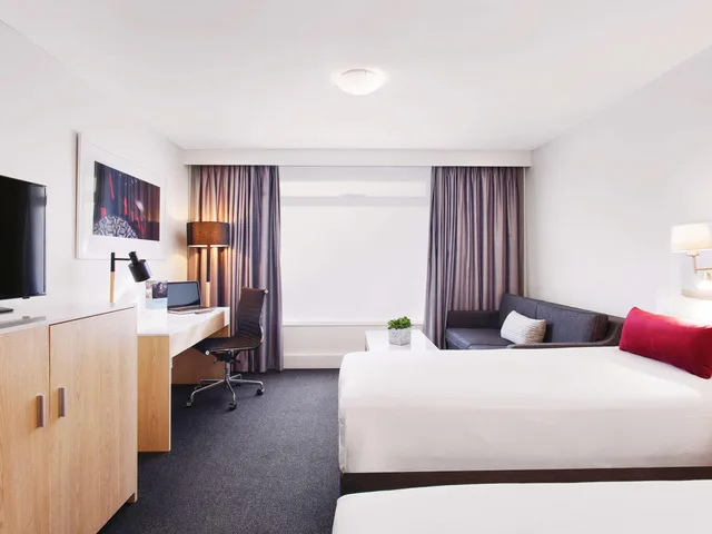 Room, 2 Queen Beds, Mercure Melbourne Albert Park 1/5
