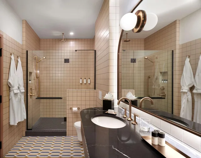 جناح بسرير مزدوج بغرفة نوم واحدة، The Westley Calgary Downtown, Tapestry Collection by Hilton 6/8