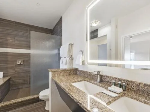 Suite, King Bed, Bay View, Hot Tub, Cherry Tree Inn & Suites 3/3