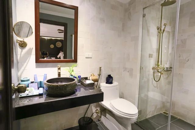 جناح دوبلكس بسرير كينج وسريرين منفصلين بشرفة، Aira Boutique Hoi An 6/6