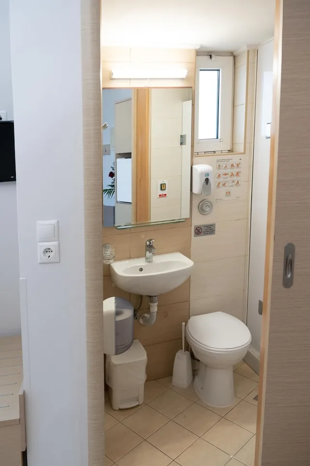 غرفة مفردة، Kronos Hotel 2/3