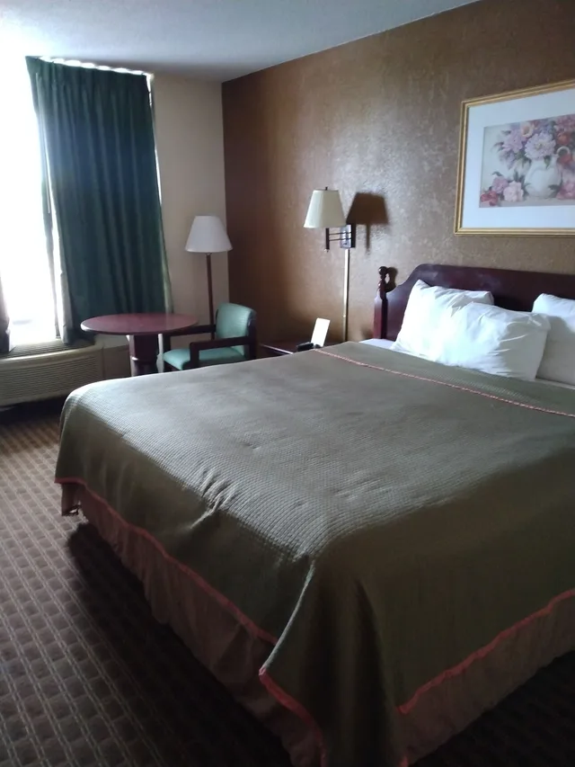 Room, King Bed, Accessible, Rodeway Inn Cleveland TN 5/8