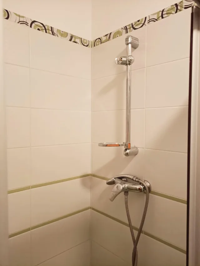 غرفة بسرير مزدوج أو سريرين منفصلين بحمام مشترك، Charles Bridge Hostel & Apartments 6/6