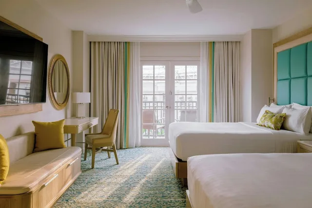 Emerald Bay, Guest Room, 2 Queen Beds, Atrium View, Balcony، Gaylord Palms Resort & Convention Center 1/5