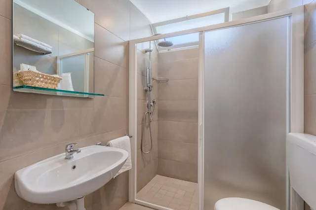 غرفة بسرير مزدوج بإطلالة على البحر بشرفة، Hotel Sanremo 7/8