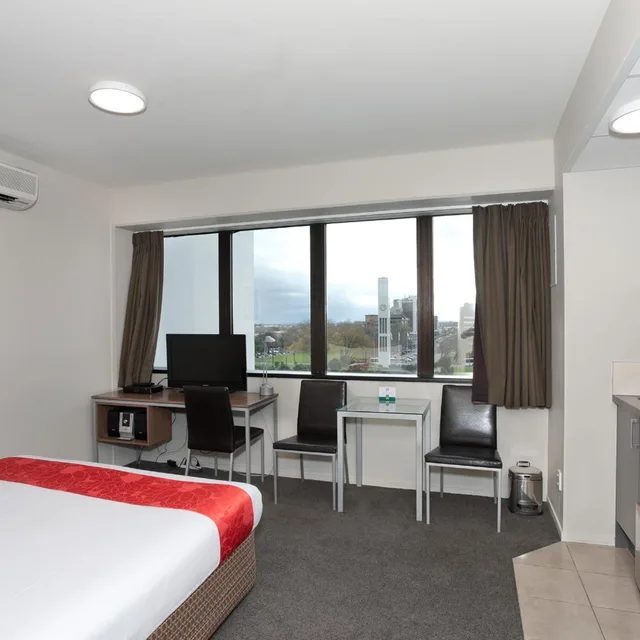 استوديو تنفيذي، Quality Suites Central Square 1/8