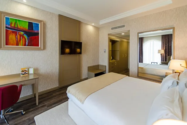 غرفة ديلوكس بسرير كينج وسرير كوين بإطلالة على البحر، Wellborn Luxury Hotel 5/9