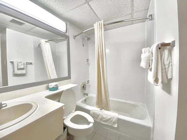 غرفة بسريرين كوين، Brentwood Inn and Garden 3/4