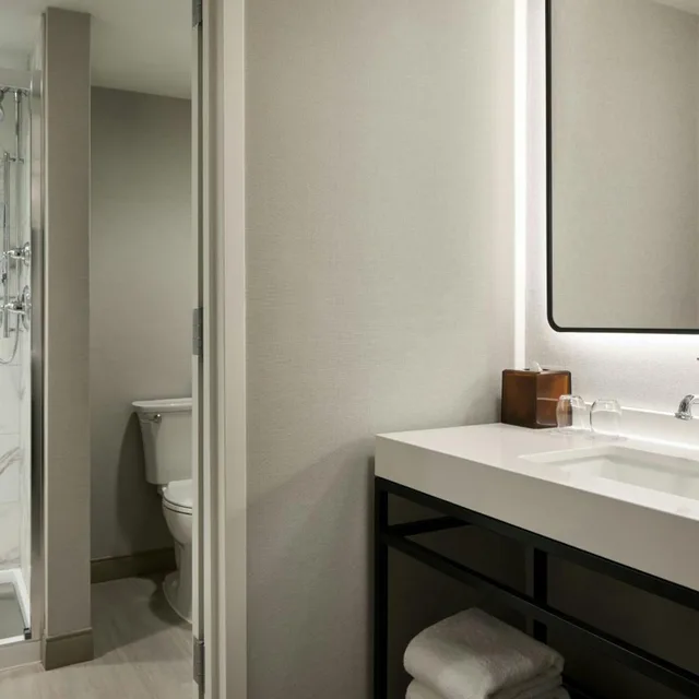 جناح بسرير كينج مع أريكة، Washington Dulles Marriott Suites 6/10