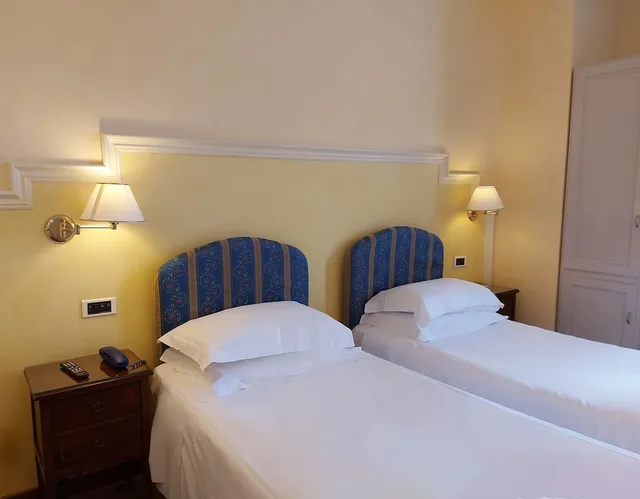Essential، Phi Hotel Canalgrande 5/6