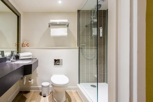 Room, Double Bed, Lateral Side Sea View، Holiday Inn Brighton Seafront Hotel 10/10