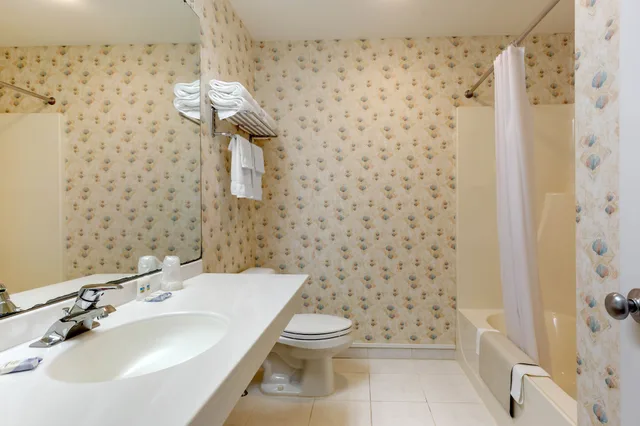 Superior, 2 Queen Beds, Ogunquit Hotel 8/10