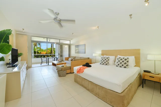 Club, Studio, King Bed, Street View، Club Tropical Resort 1/5