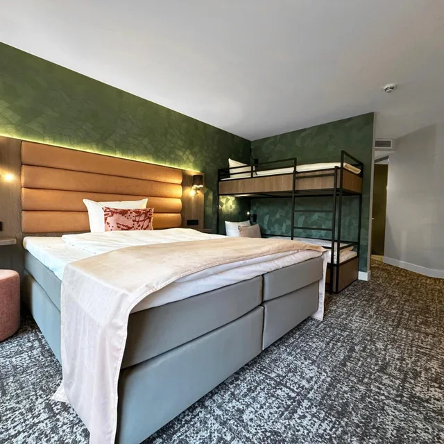 غرفة بريميوم رباعية بسرير بطابقين، Van der Valk Hotel Gladbeck 2/3