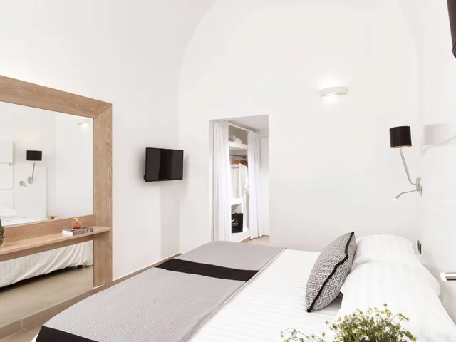 غرفة بسرير مزدوج أو سريرين منفصلين بشرفة، Aressana Spa Hotel and Suites 2/2