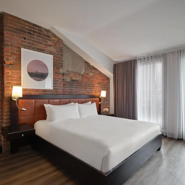جناح جونيور بشرفة، Hotel Place D'armes 1/2