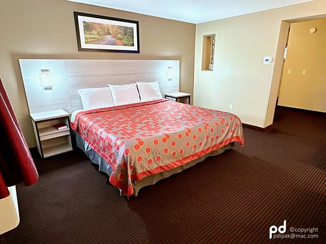 جناح تنفيذي بسرير كينج بجاكوزي، Travel Inn and Suites Flemington 3/6