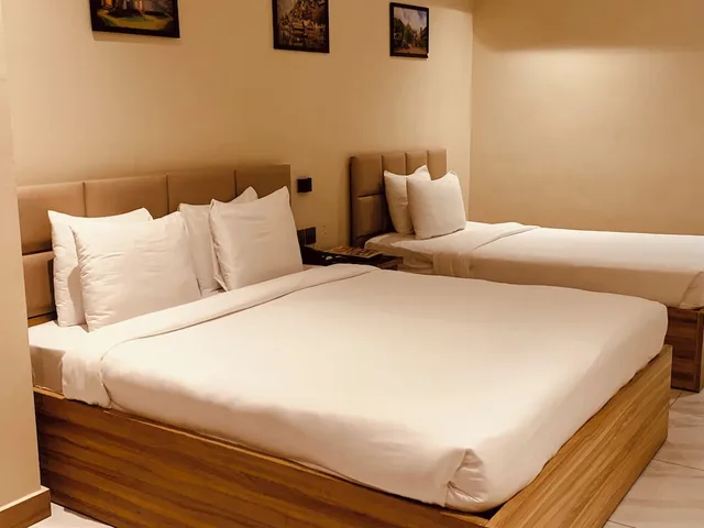 Junior Suite, Studio, 1 Double and 1 Single Bed, Hotel Pearl Inn 3/7