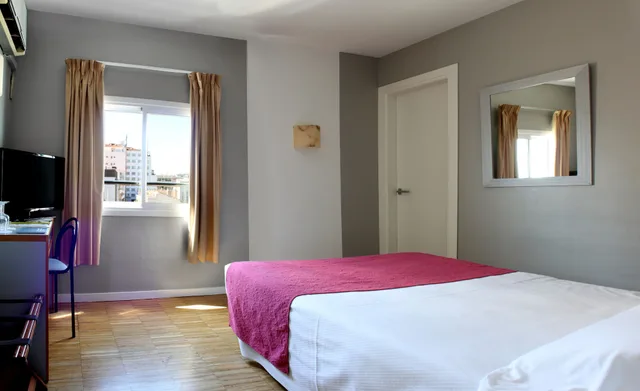 غرفة قياسية بسريرين منفصلين، Subur Hotel Sitges 2/10