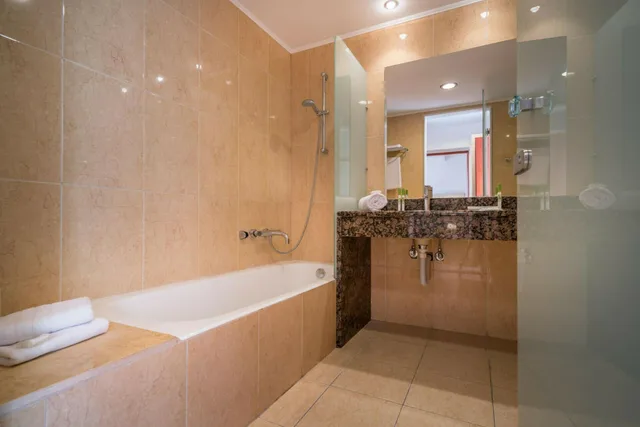 جناح بشرفة، Galaxy Beach Resort BW Premier Collection 7/7