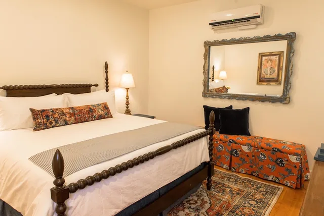 بنتهاوس بسرير كينج، The Armory Park Inn 2/4