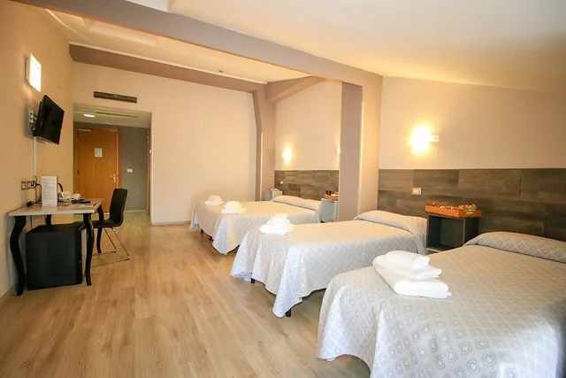 غرفة رباعية، Hotel Miramonti 2/4