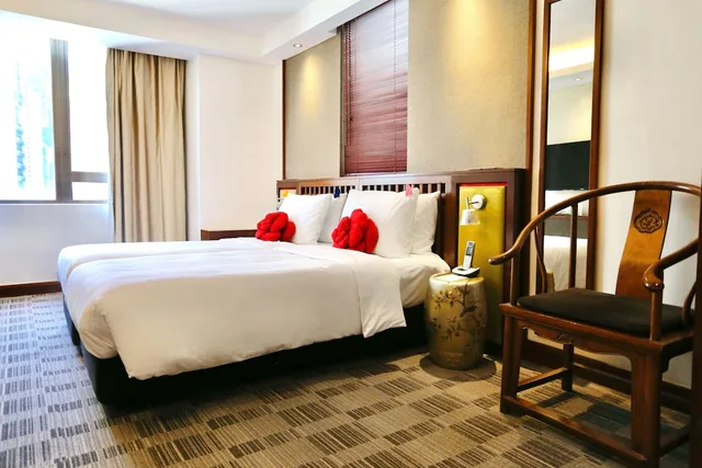 Deluxe, Twin Beds, Butterfly on Wellington 2/6