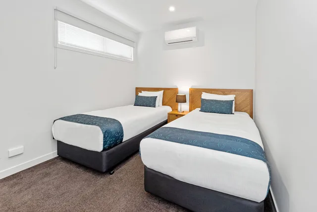 3 Bedrooms, Town House, King and Twin Beds, Queen Bed، Fawkner Suites Serviced Apartments 1/3