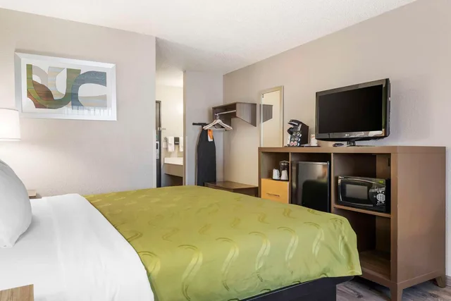 غرفة بسرير كينج، Quality Inn & Suites Delaware South 1/4