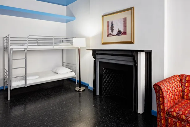 1 bed in a shared dormitory with 2 beds - Shared Bathroom، Central Park West Hostel 3/3