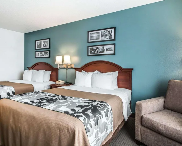 Executive, 2 Queen Beds, Sleep Inn & Suites Mount Vernon 1/1