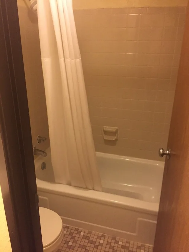 غرفة قياسية بسريرين كوين للمدخنين، Sunset Inn & Suites - Lincoln Airport 2/2
