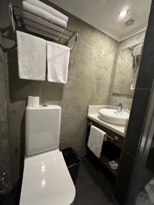 غرفة قياسية ثلاثية، Elibol Hotel 2/2