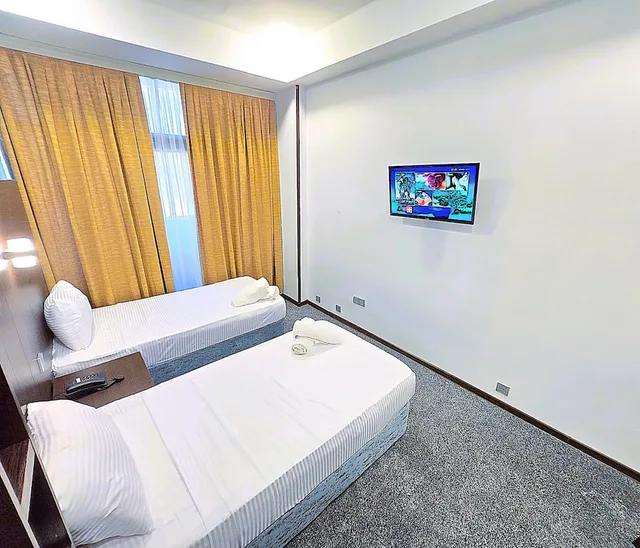 غرفة بسرير مزدوج أو سريرين منفصلين بإطلالة على المدينة، Crossway Hotel Baku 3/9