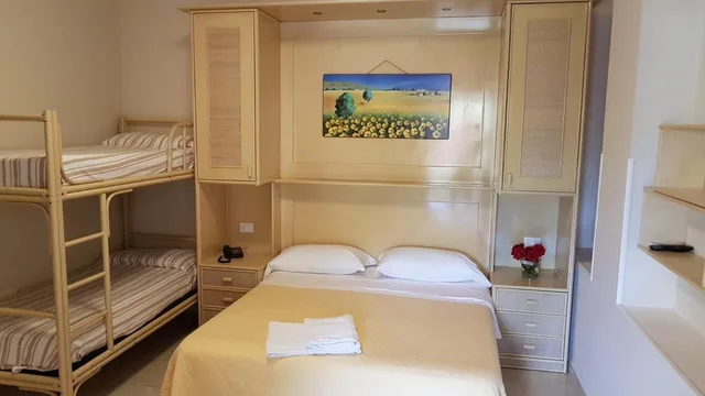 غرفة ثلاثية، Hotel La Praia 5/10