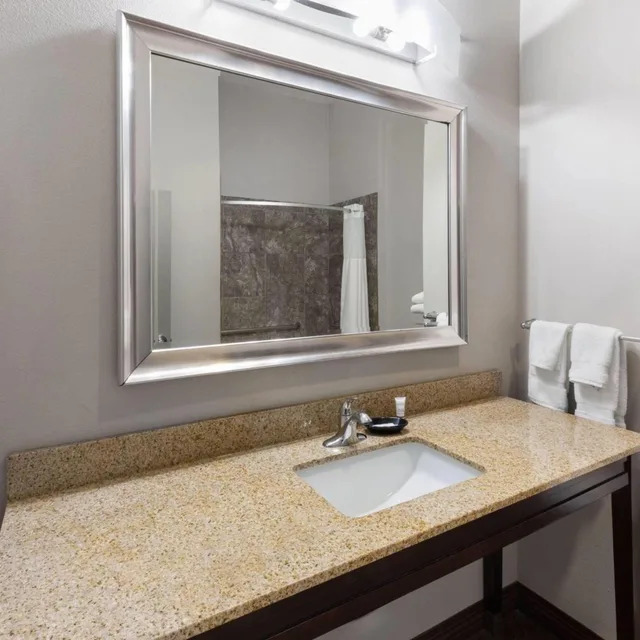 Efficiency, Queen Bed, Accessible، Baymont by Wyndham Andrews TX 3/6
