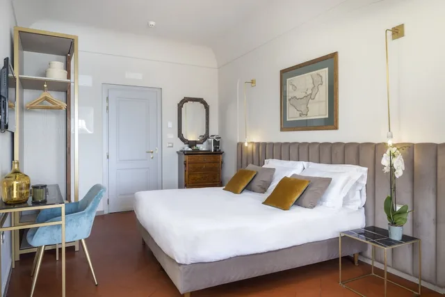 Deluxe, Queen Bed, Sea View, Villa Paradiso 1/3