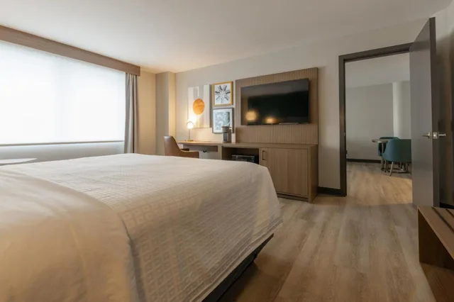 Feature, Suite, King Bed، Hotel St Jean 2/9