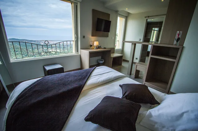 غرفة حصرية بسرير كوين بإطلالة على البحر بحوض جاكوزي، Hôtel La Santa 1/5