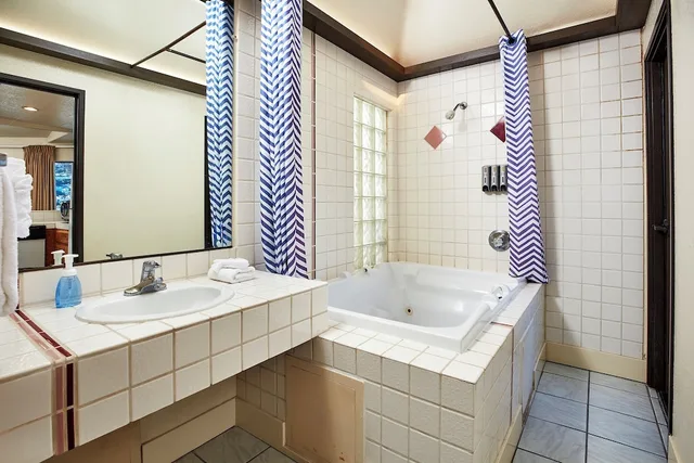 Suite, Queen Bed, Ocean View, Seaport Village Inn, Avalon 1/1