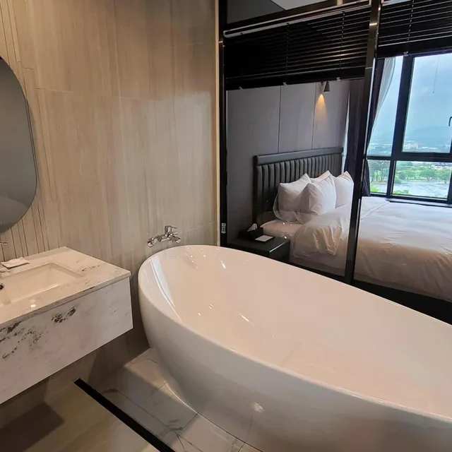 غرفة ديلوكس بسرير مزدوج بحوض استحمام، Hotel Ohevday 5/7