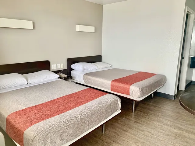 غرفة قياسية بسريرين مزدوجين، Motel6 San Antonio, TX - West SeaWorld 4/9