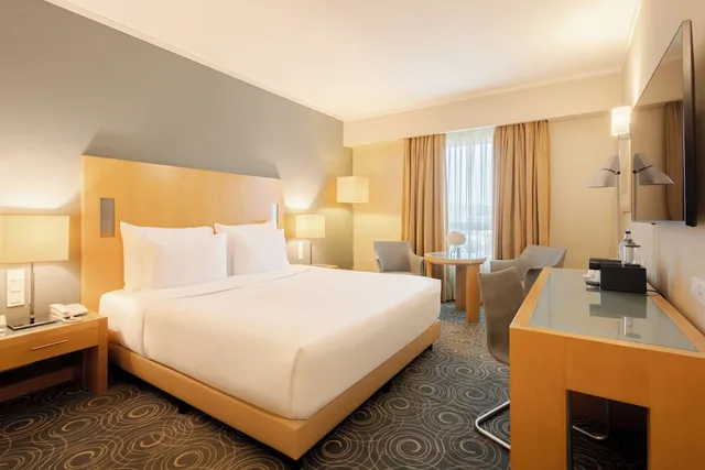 غرفة بسرير مزدوج وسرير فردي مع سرير إضافي، Sana Malhoa Hotel 5/10