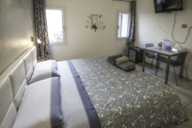 Elite, Triple, Queen Bed, Sofa, B&B Il Giardino Di Rebecca 2/9