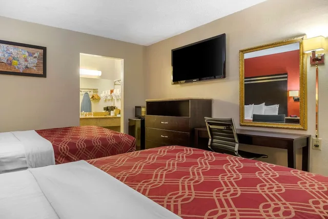 غرفة قياسية بسريرين مزدوجين للمدخنين، Econo Lodge Columbia Fort Jackson 1/5