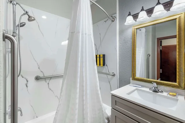 Standard, 2 Queen Beds, Accessible, Best Western Plus Victoria Inn & Suites 4/4