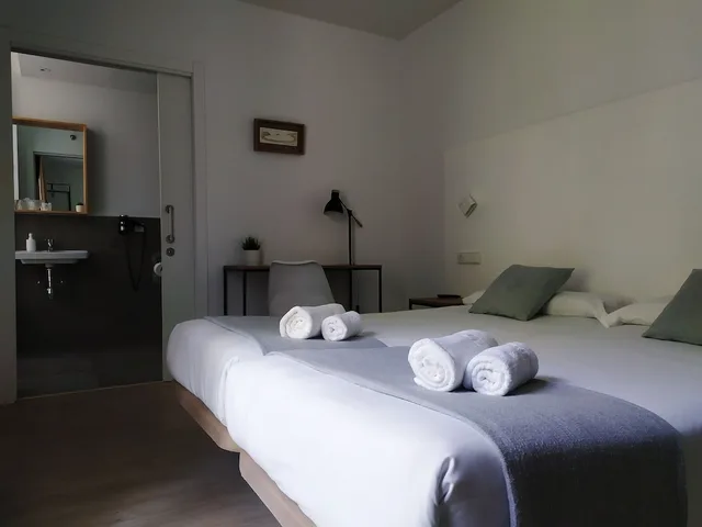 غرفة ديلوكس بسرير مزدوج بشرفة، Pension Sarriegi 2/5
