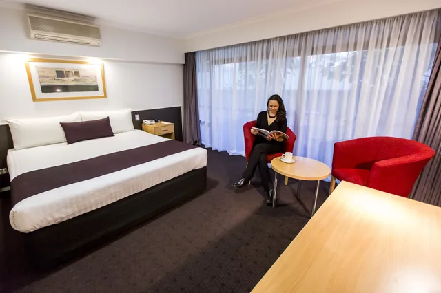 غرفة سوبيريور بسرير كينج، Mercure Alice Springs Resort 3/4