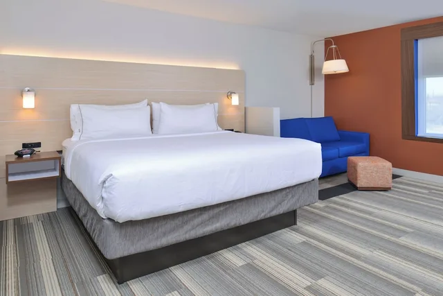 جناح بسرير كينج، Holiday Inn Express Suites Farmington Hills Detroit 1/3