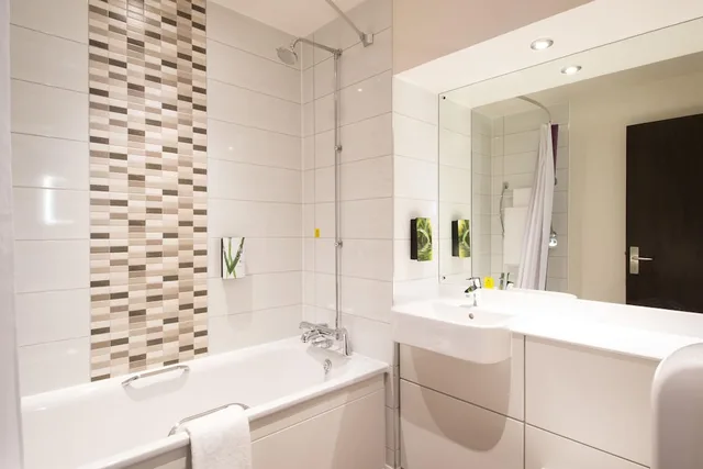 غرفة قياسية بسرير مزدوج، Premier Inn Chatham/Gillingham (Victory Pier) Hotel 2/2